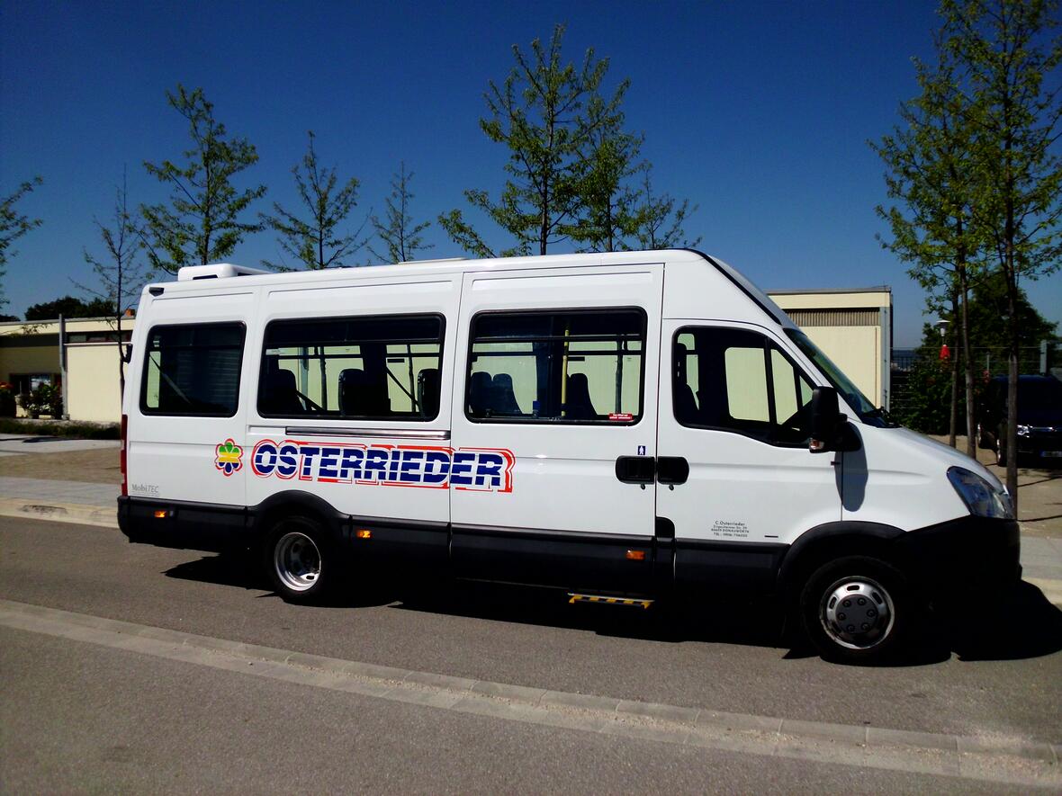 kurzstreckenfahrzeug-iveco-irisbus-daily-8-sitzer