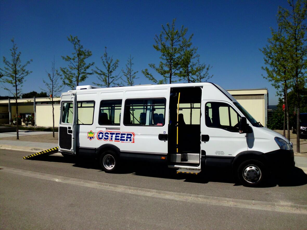 kurzstreckenfahrzeug-iveco-irisbus-daily-8-sitzer-2