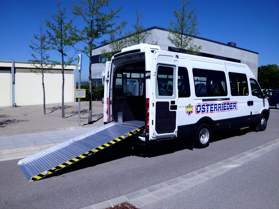 kurzstreckenfahrzeug-iveco-irisbus-daily-8-sitzer-1