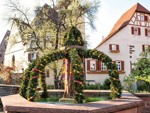 osterbrunnen-in-der-fraenkischen-schweiz-mittwoch-07-april-2021