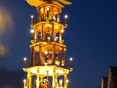 esslingen_christmas-pyramid-70219_bild-von-loggawiggler-auf-pixabay