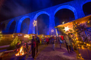 weihnachtsmarkt-in-der-ravennaschlucht-markttreiben_internet_15864